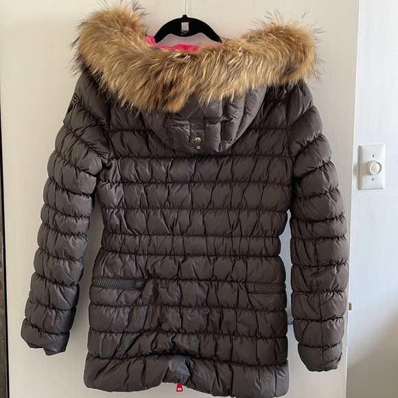 Eleven Elf’s down with fur trim - Picture 2 of 2